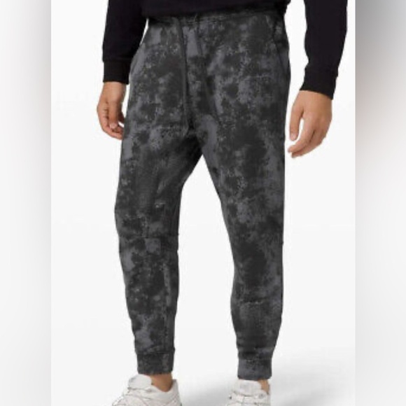 Lululemon City Sweat Jogger? Black Camo pants—Great Fabric & Style—EUC!! Size M